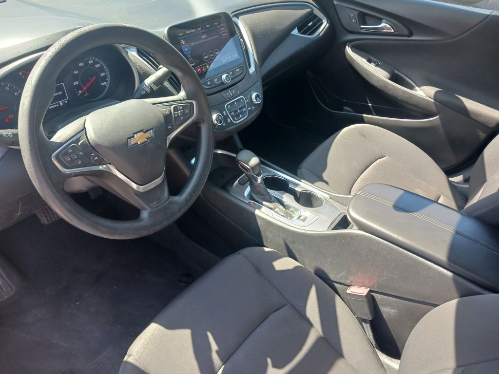 Photo 9 of this CHEVROLET MALIBU