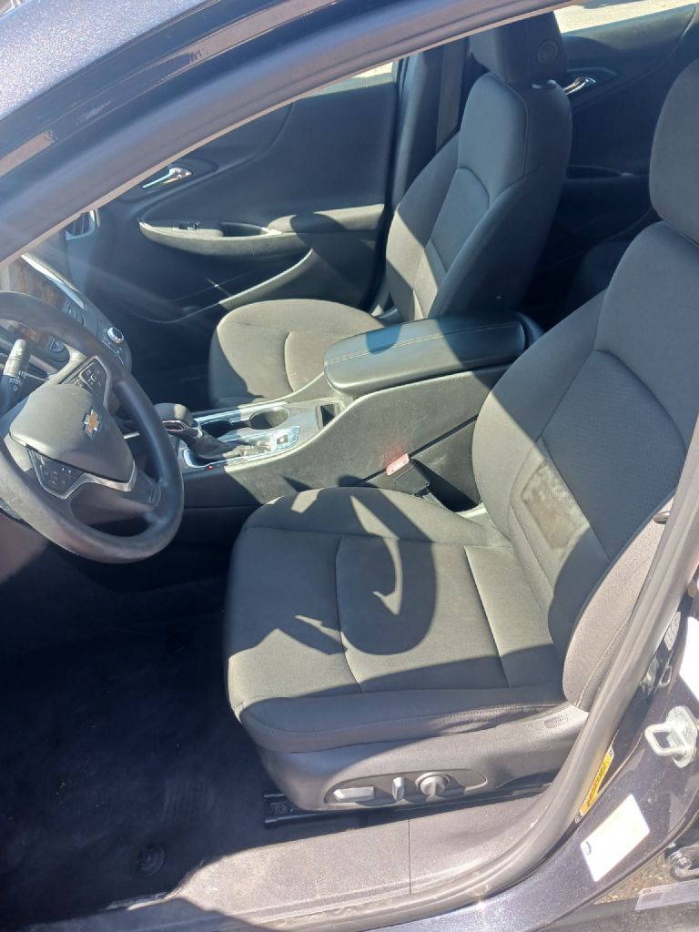 Photo 10 of this CHEVROLET MALIBU
