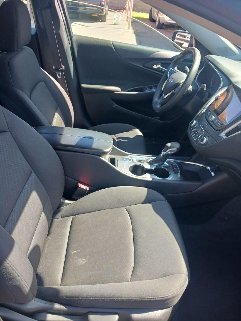 Photo 11 of this CHEVROLET MALIBU