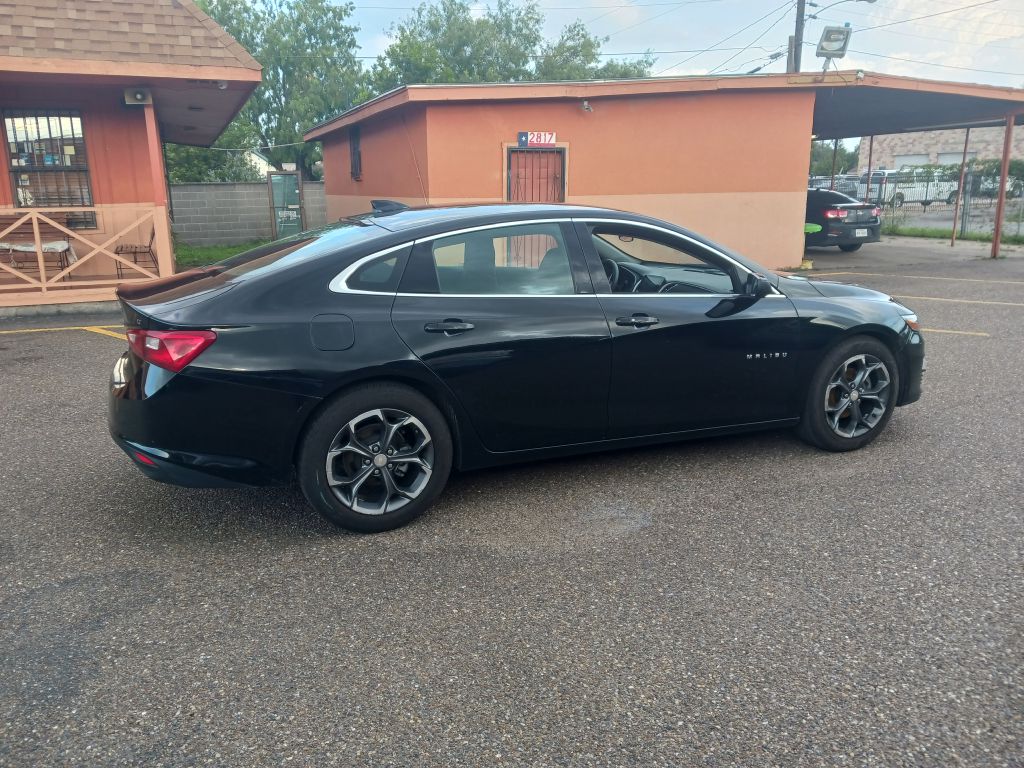 Photo 4 of this CHEVROLET MALIBU