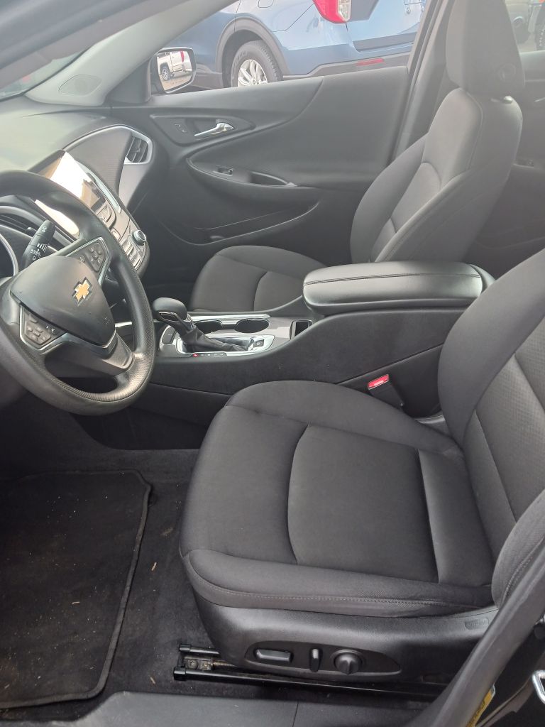 Photo 11 of this CHEVROLET MALIBU