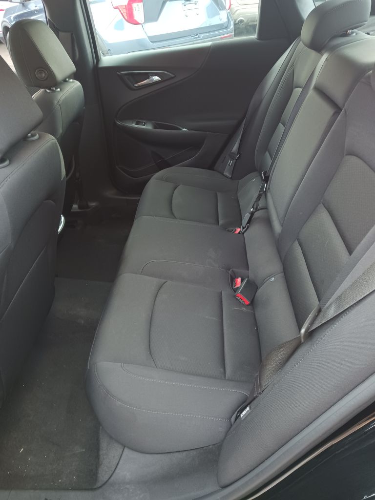 Photo 13 of this CHEVROLET MALIBU