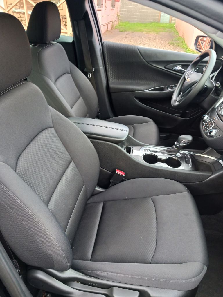 Photo 15 of this CHEVROLET MALIBU