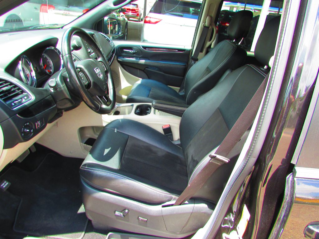 Photo 13 of this DODGE GRAND CARAVAN