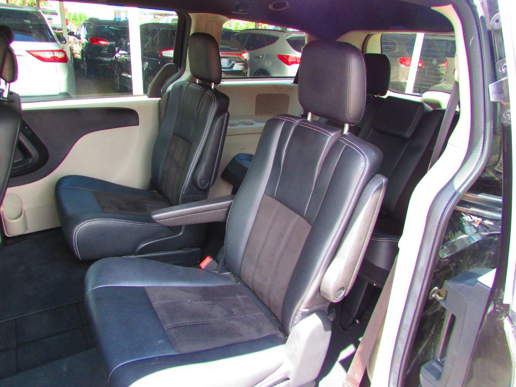 Photo 14 of this DODGE GRAND CARAVAN