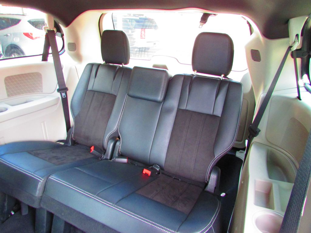 Photo 16 of this DODGE GRAND CARAVAN