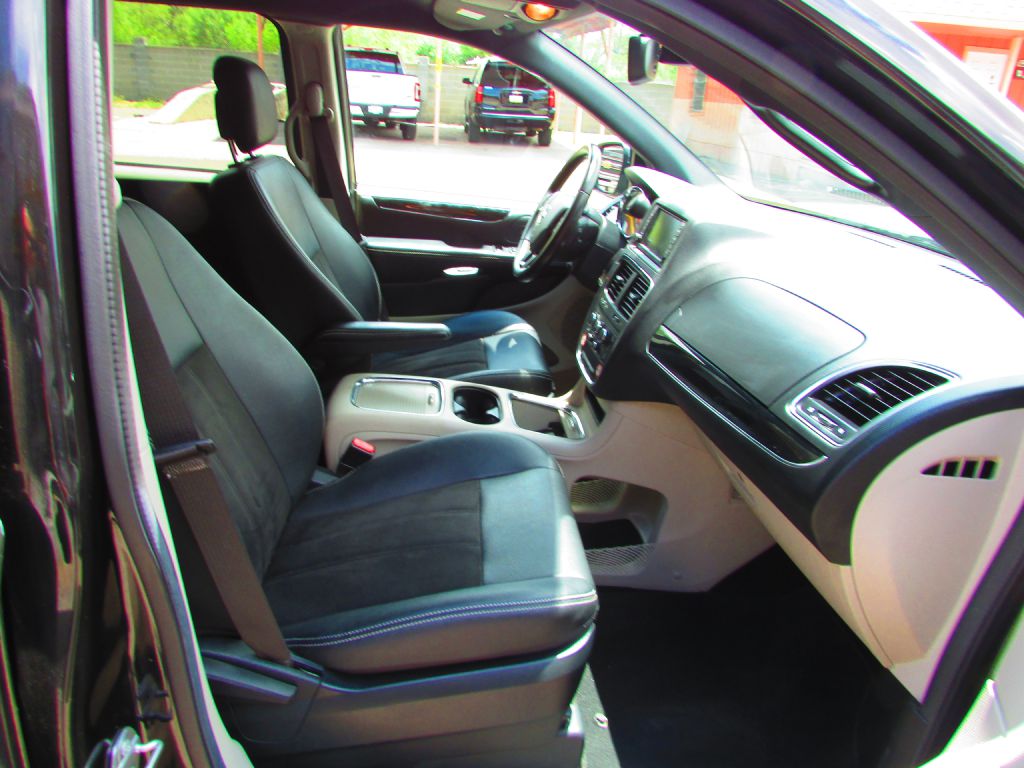 Photo 17 of this DODGE GRAND CARAVAN