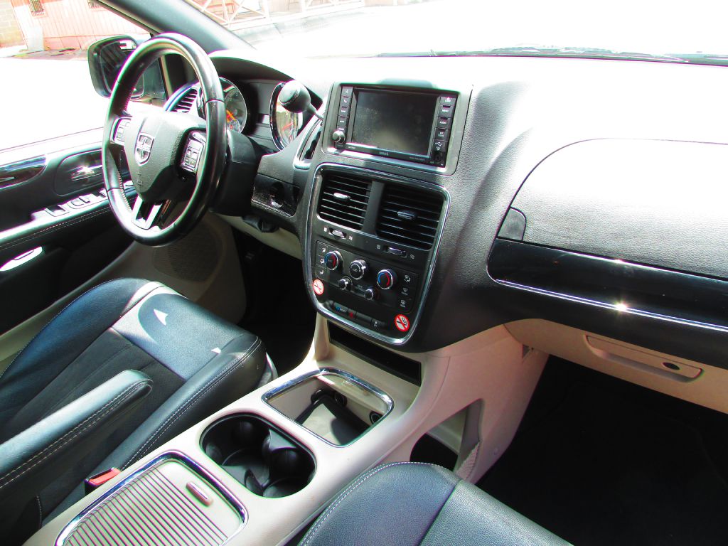 Photo 18 of this DODGE GRAND CARAVAN