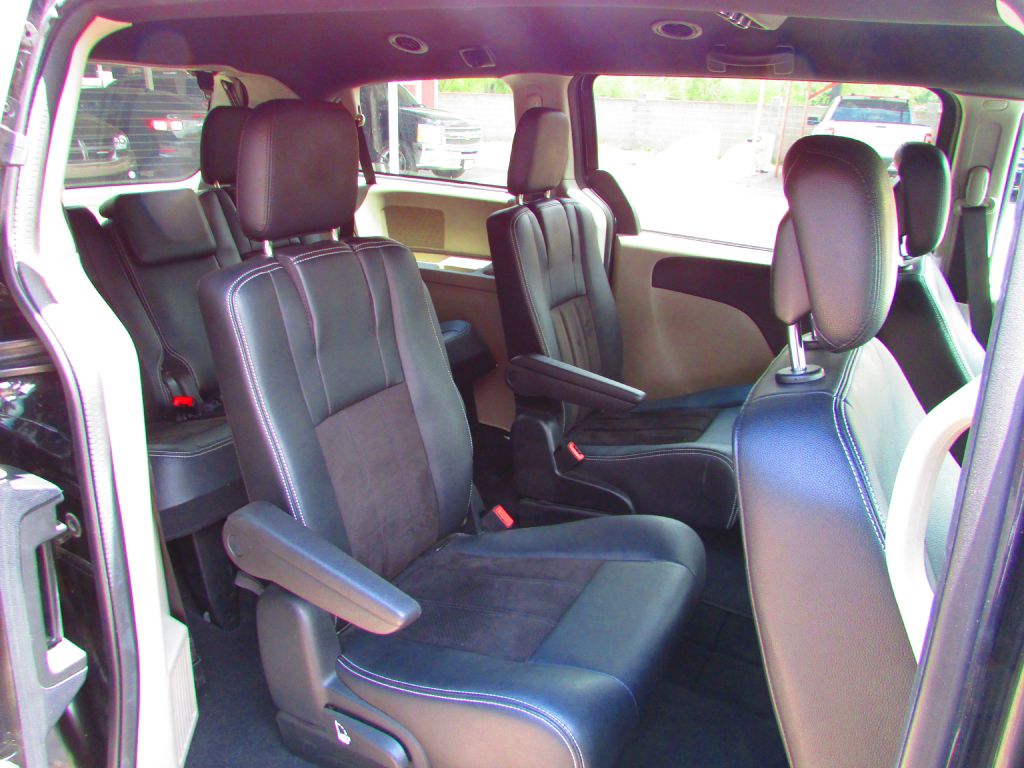 Photo 21 of this DODGE GRAND CARAVAN