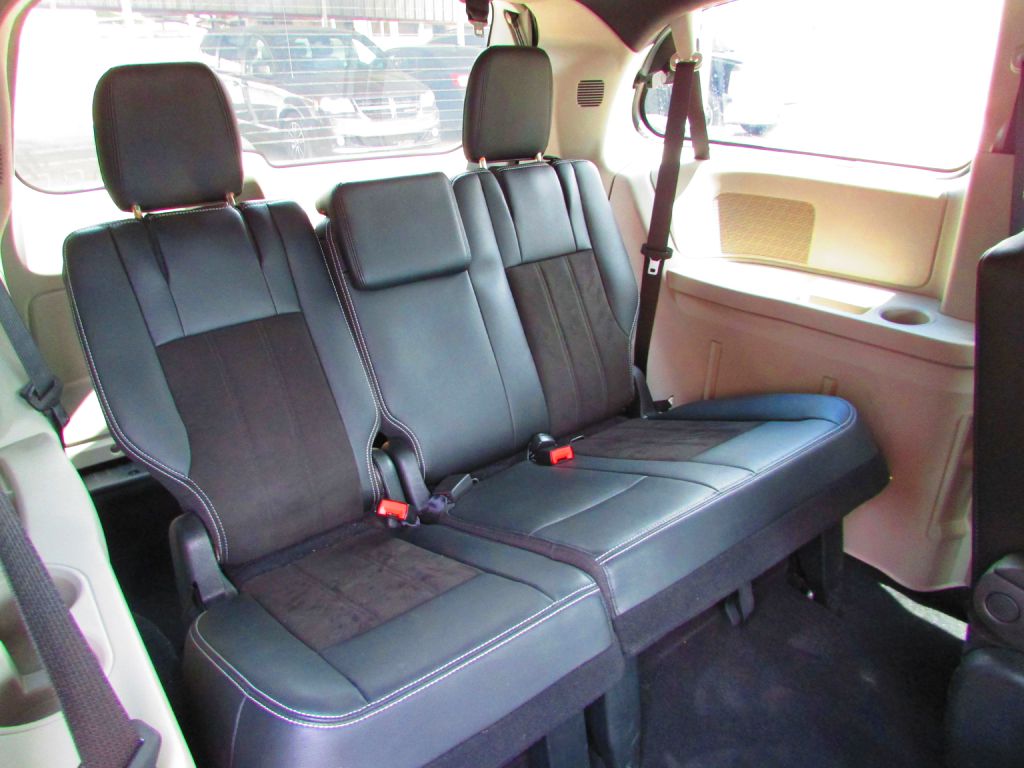 Photo 22 of this DODGE GRAND CARAVAN