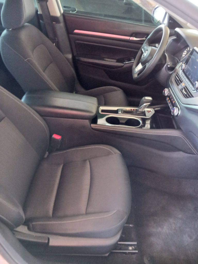 Photo 14 of this NISSAN ALTIMA