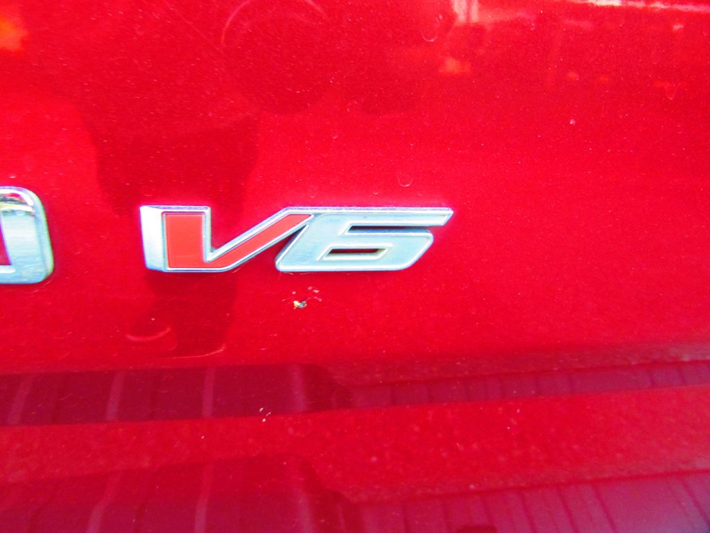 Photo 8 of this CHEVROLET COLORADO
