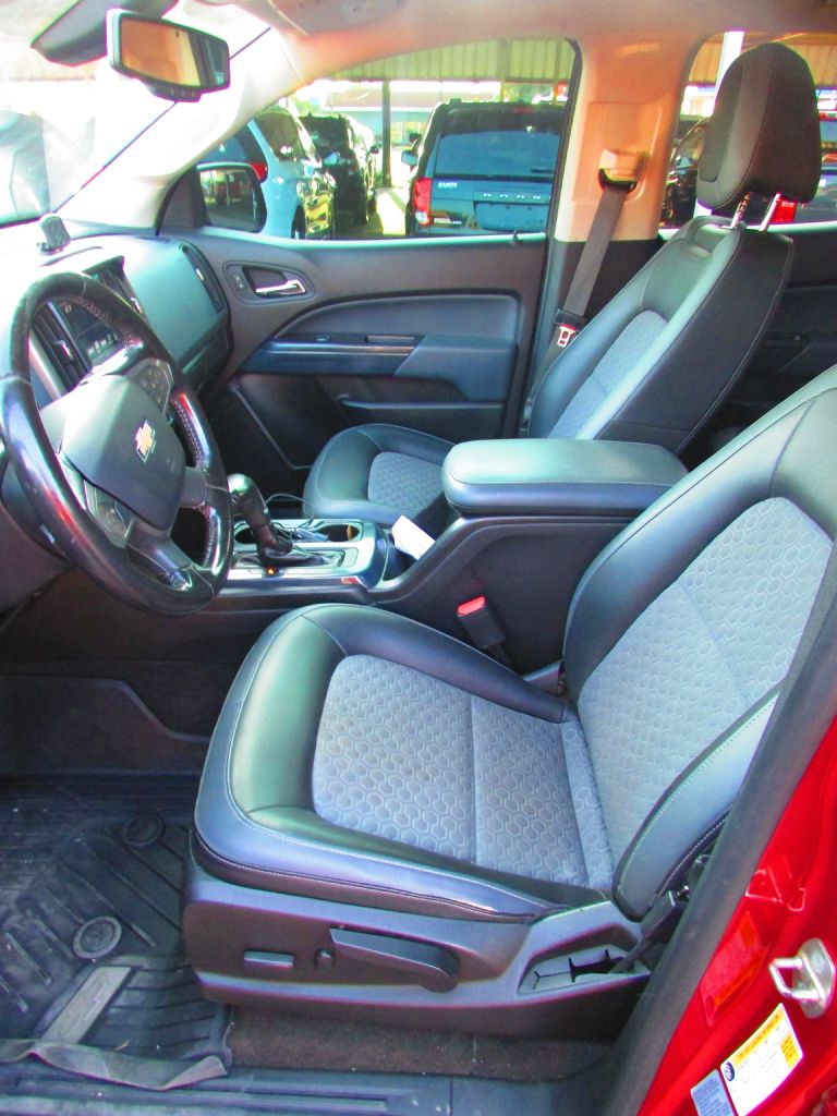 Photo 11 of this CHEVROLET COLORADO