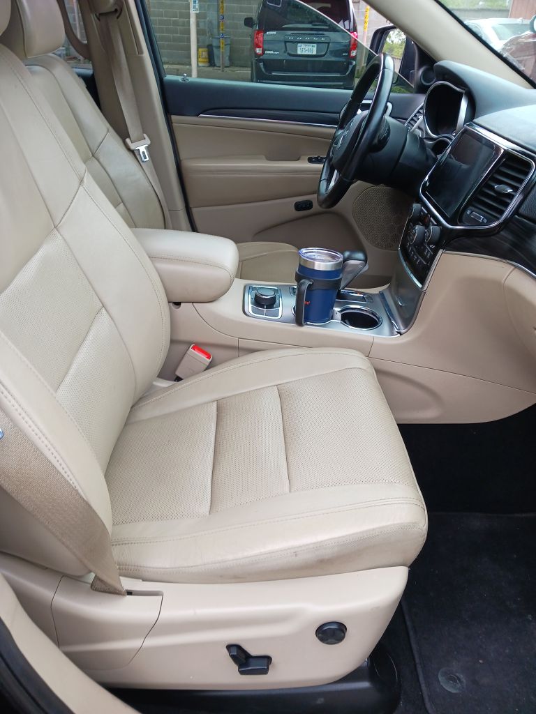 Photo 17 of this JEEP GRAND CHEROKEE