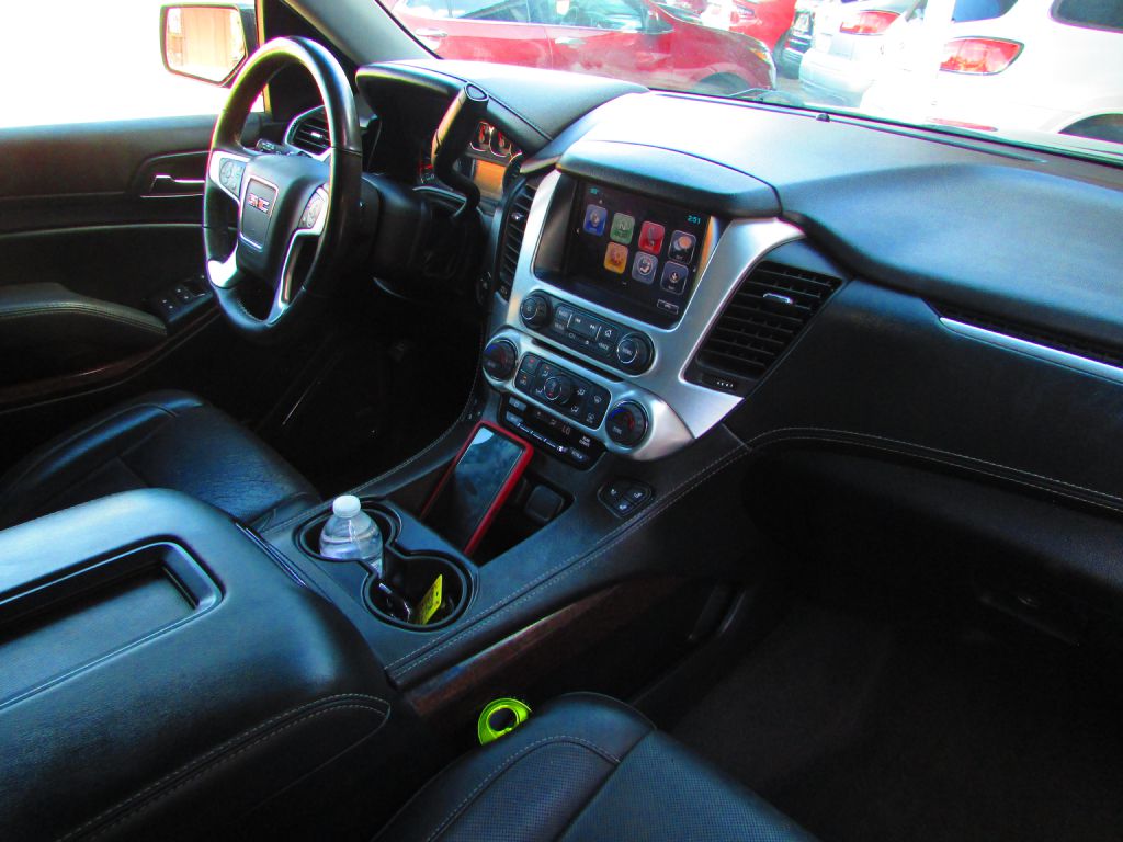 Photo 16 of this GMC YUKON