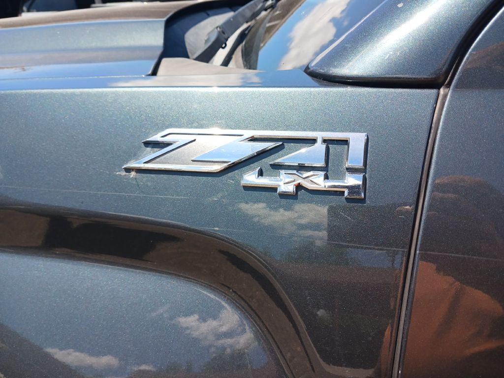 Photo 14 of this GMC SIERRA