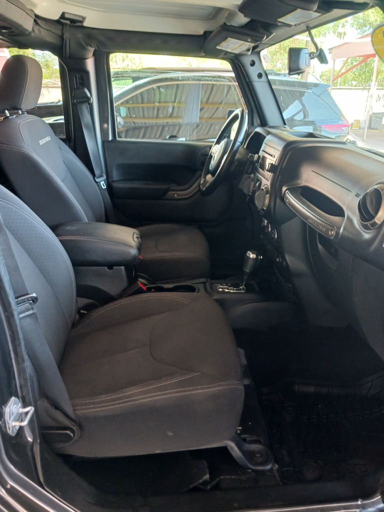 Photo 15 of this JEEP WRANGLER UNLIMI