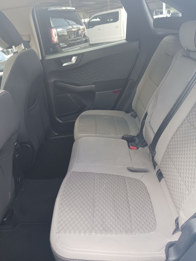 Photo 12 of this FORD ESCAPE