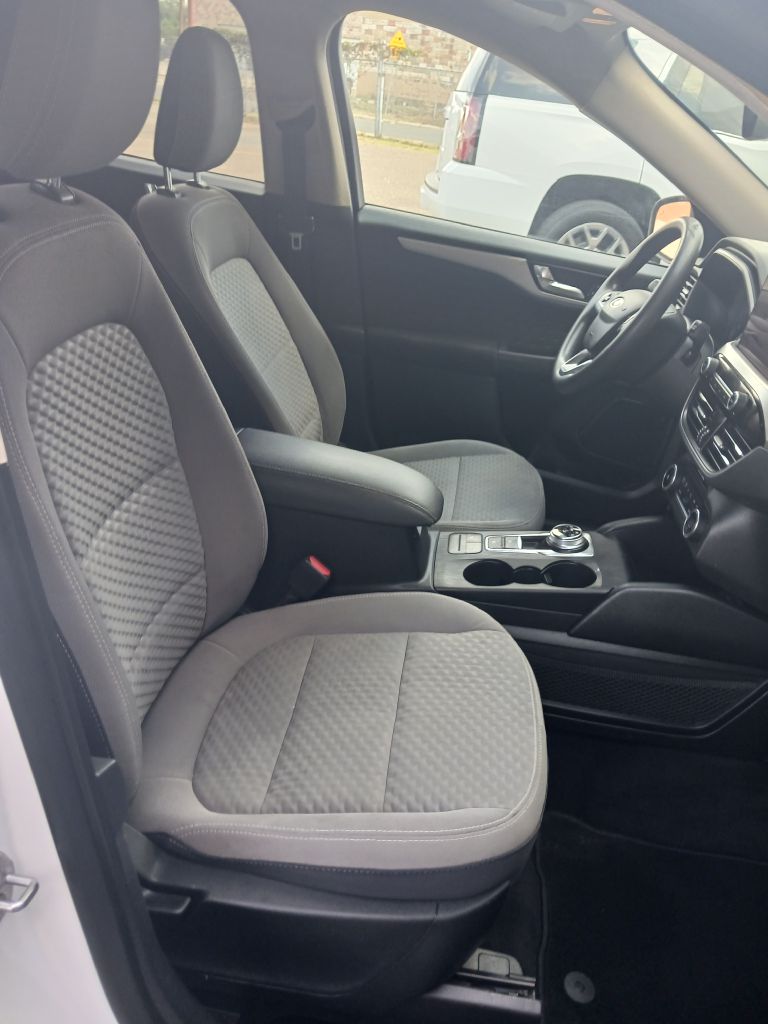 Photo 14 of this FORD ESCAPE
