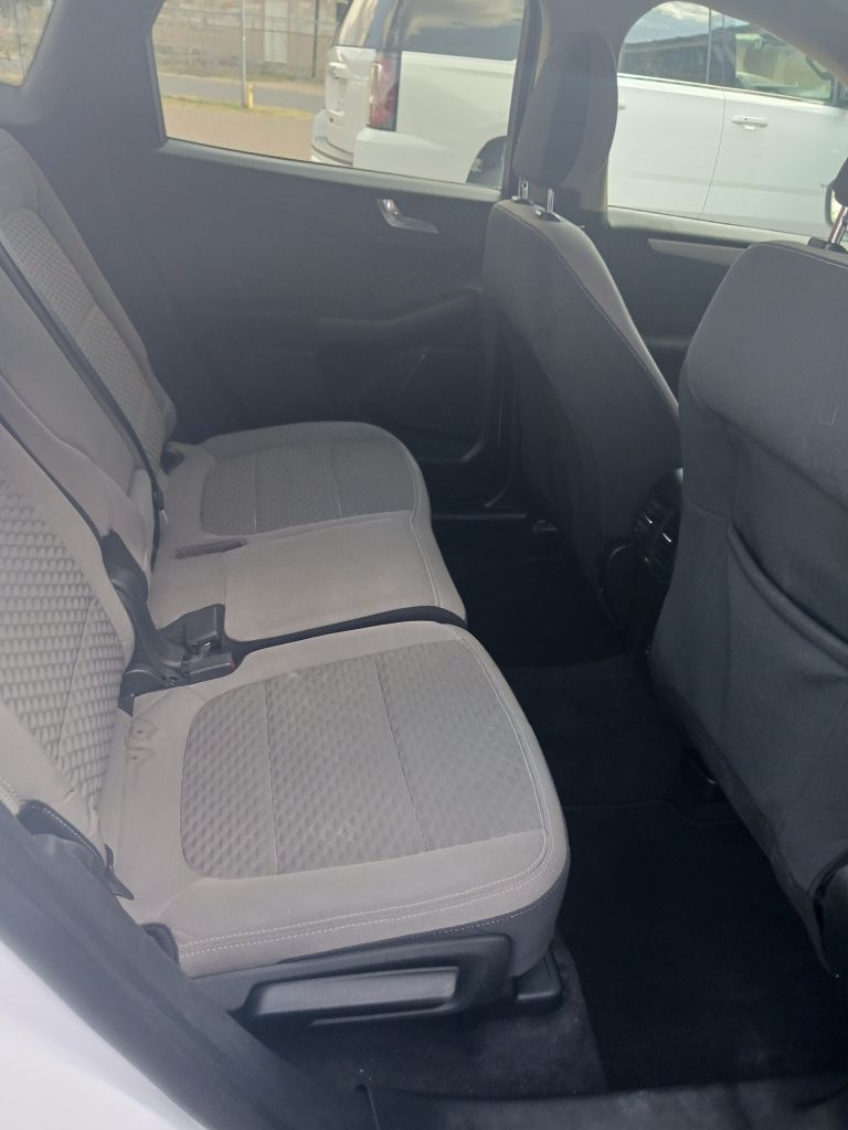 Photo 16 of this FORD ESCAPE