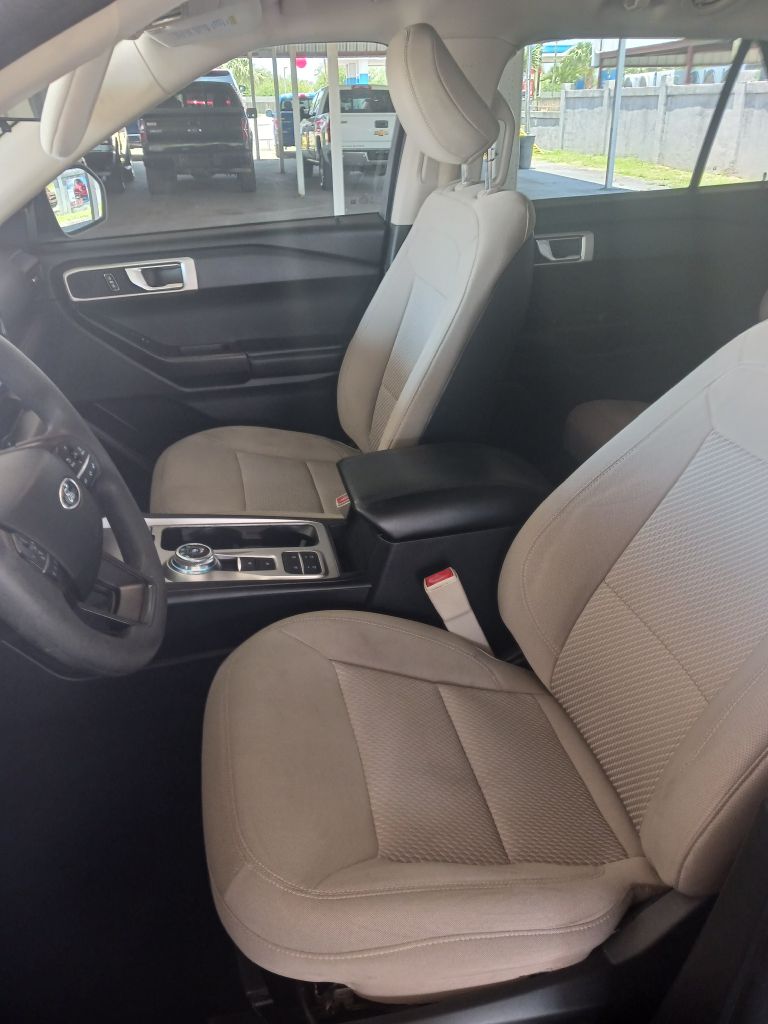 Photo 11 of this FORD EXPLORER