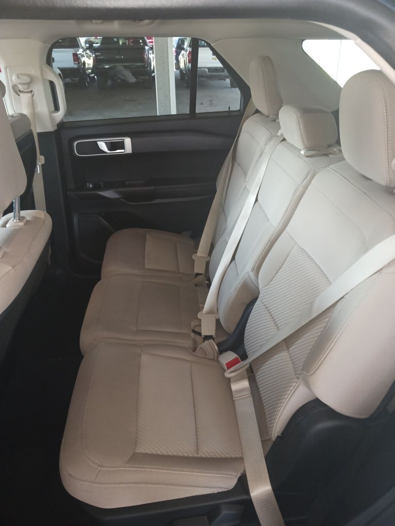 Photo 13 of this FORD EXPLORER