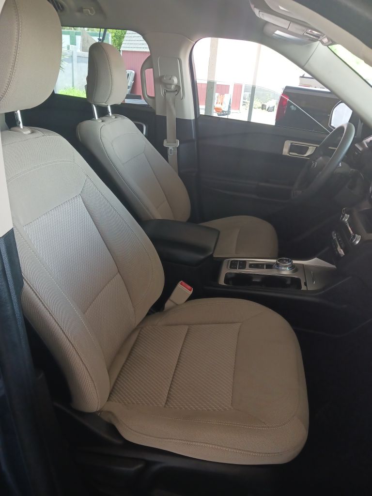 Photo 15 of this FORD EXPLORER