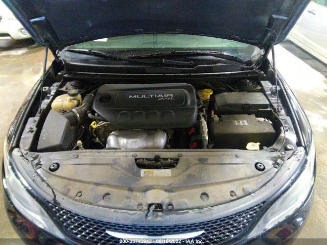 Photo 10 of this CHRYSLER 200
