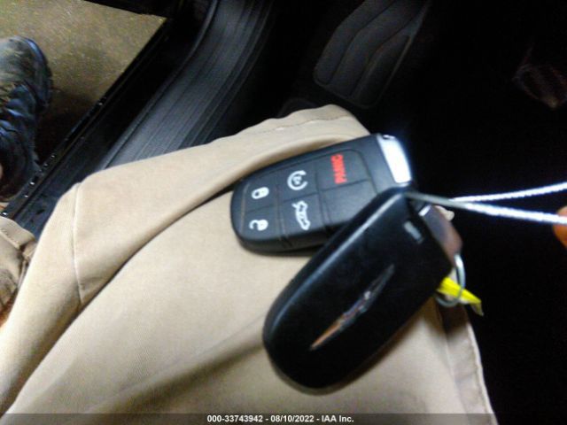 Photo 11 of this CHRYSLER 200
