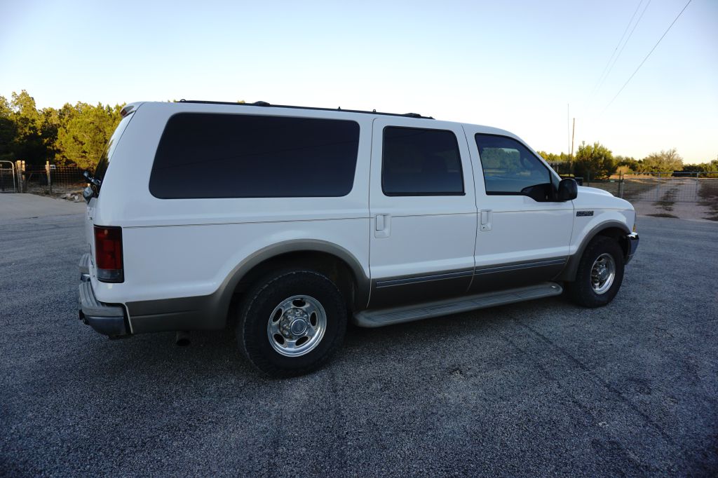 Photo 8 of this FORD EXCURSION