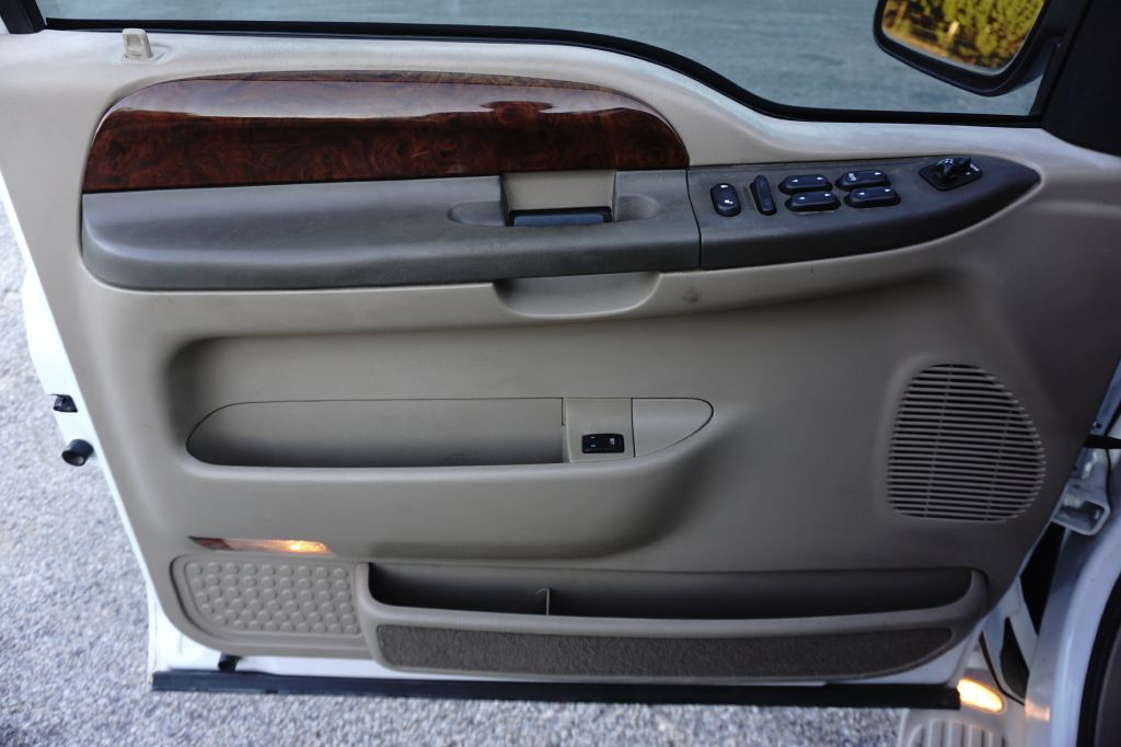 Photo 13 of this FORD EXCURSION