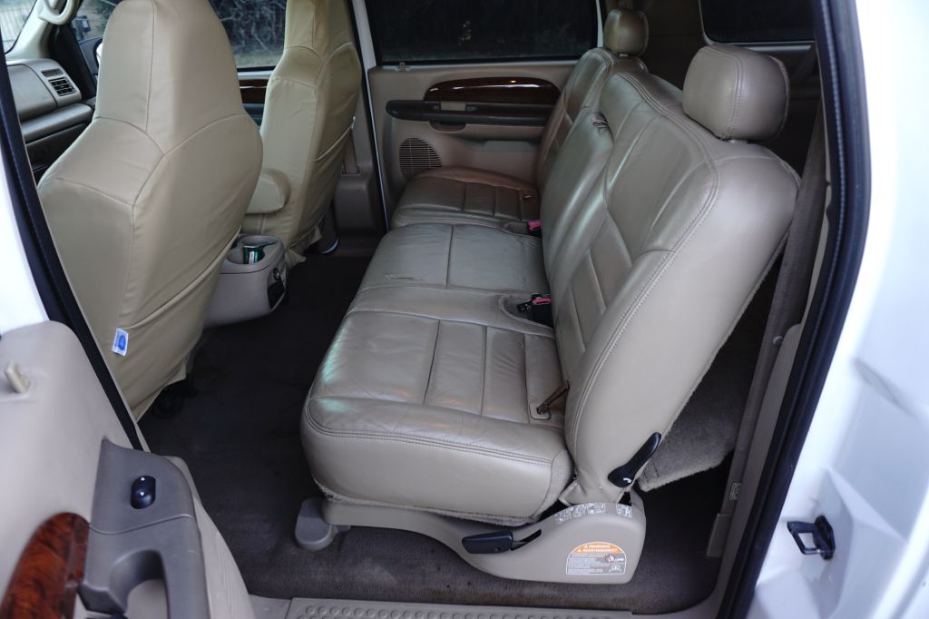 Photo 16 of this FORD EXCURSION