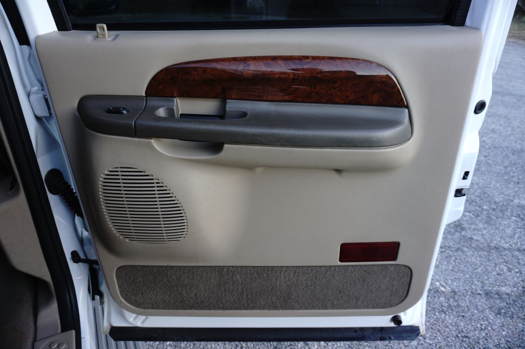 Photo 18 of this FORD EXCURSION