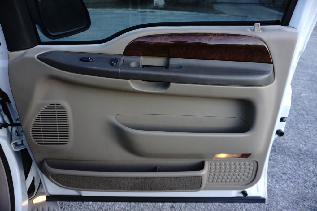 Photo 20 of this FORD EXCURSION