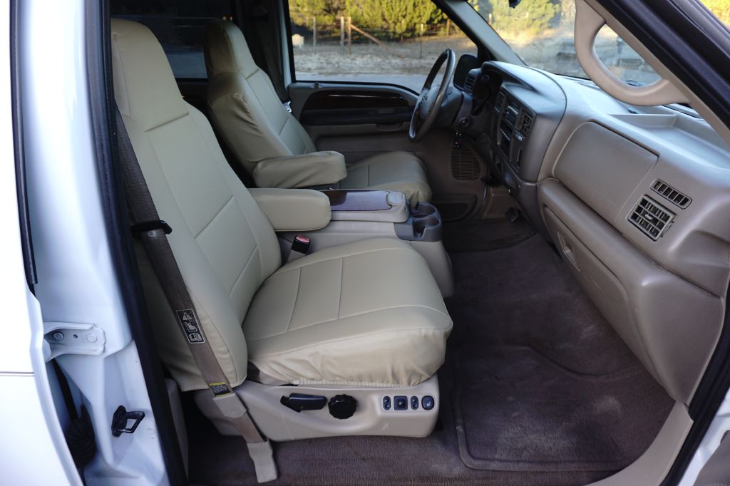 Photo 21 of this FORD EXCURSION