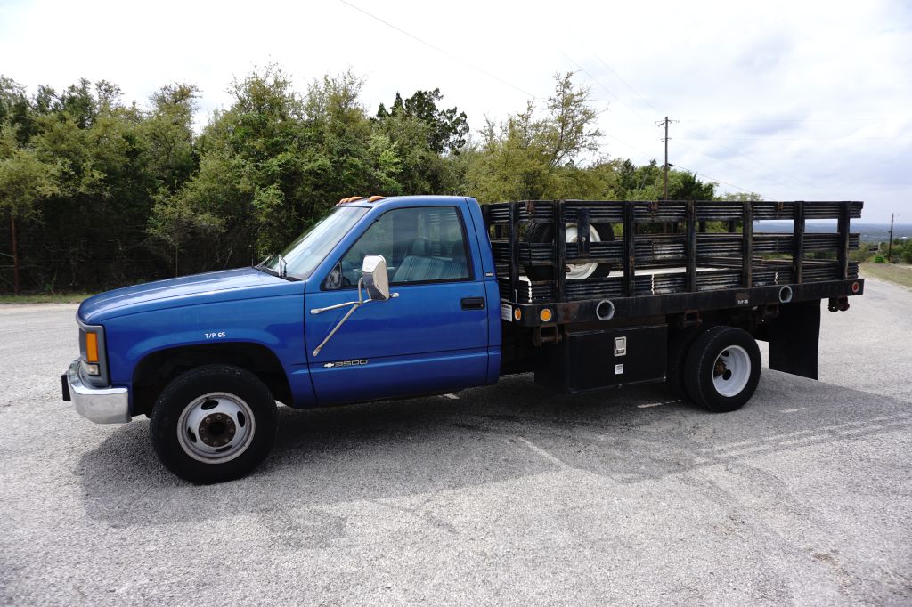 Photo 2 of this CHEVROLET C3500 DIESEL