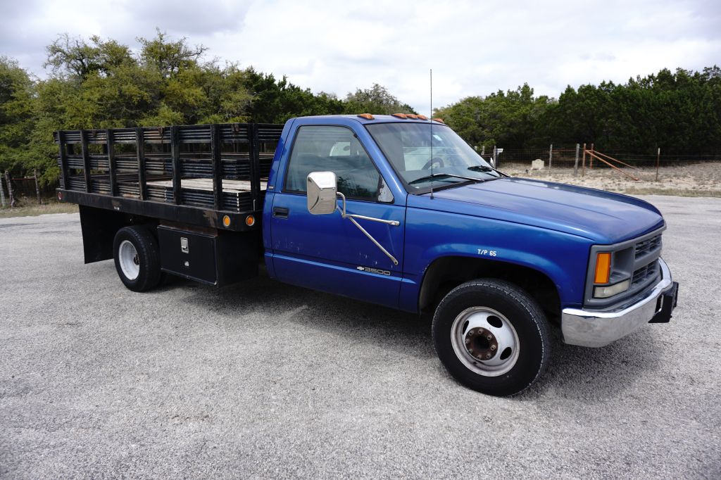 Photo 11 of this CHEVROLET C3500 DIESEL
