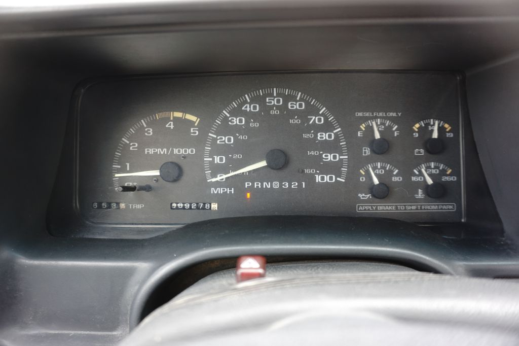 Photo 18 of this CHEVROLET C3500 DIESEL
