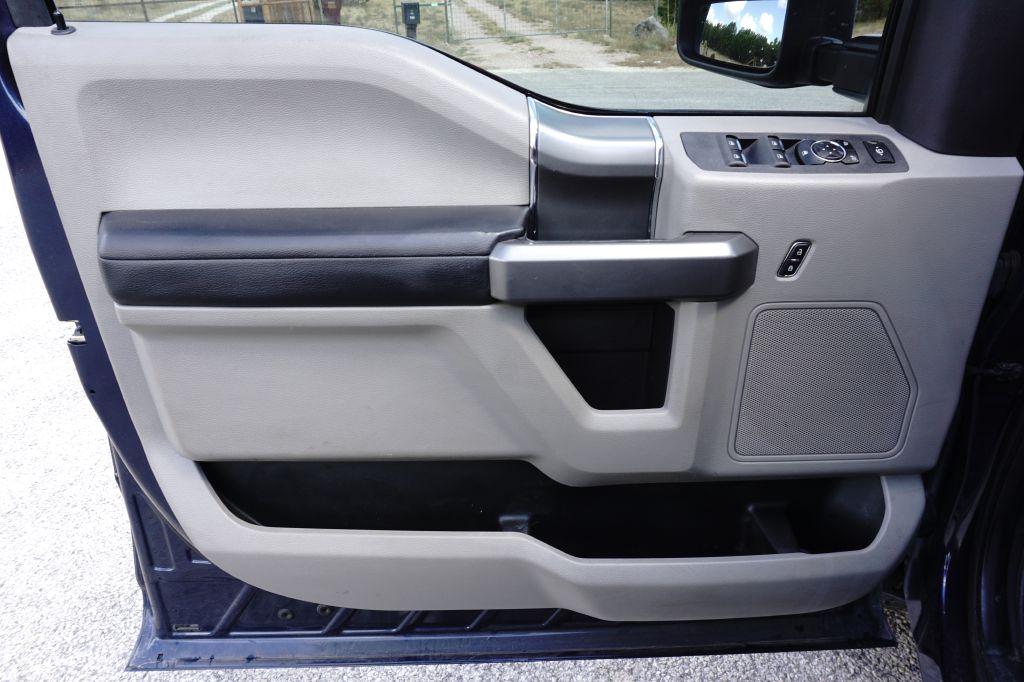 Photo 14 of this FORD F-250 SUPER DUT