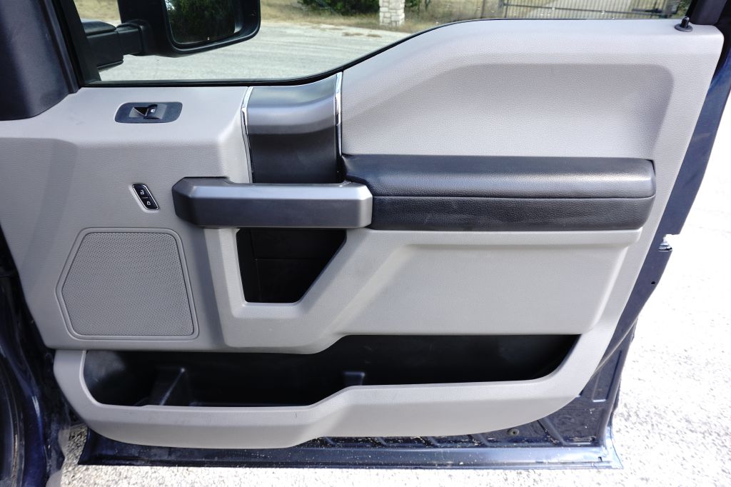 Photo 20 of this FORD F-250 SUPER DUT