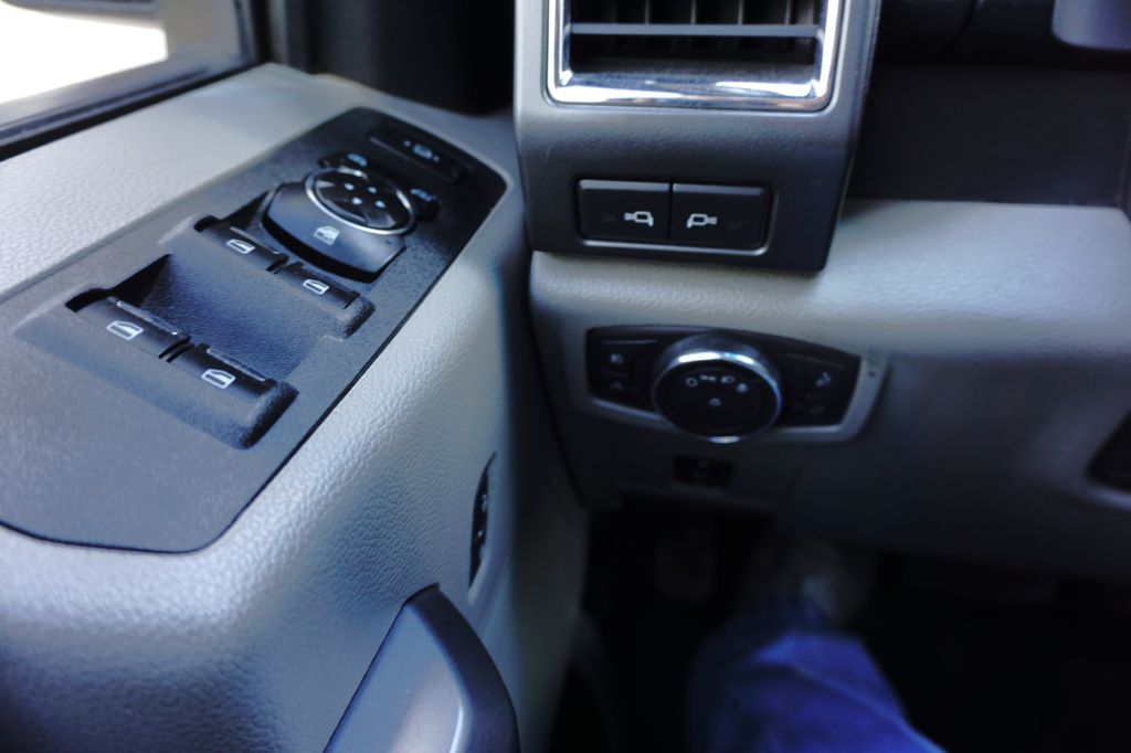 Photo 26 of this FORD F-250 SUPER DUT