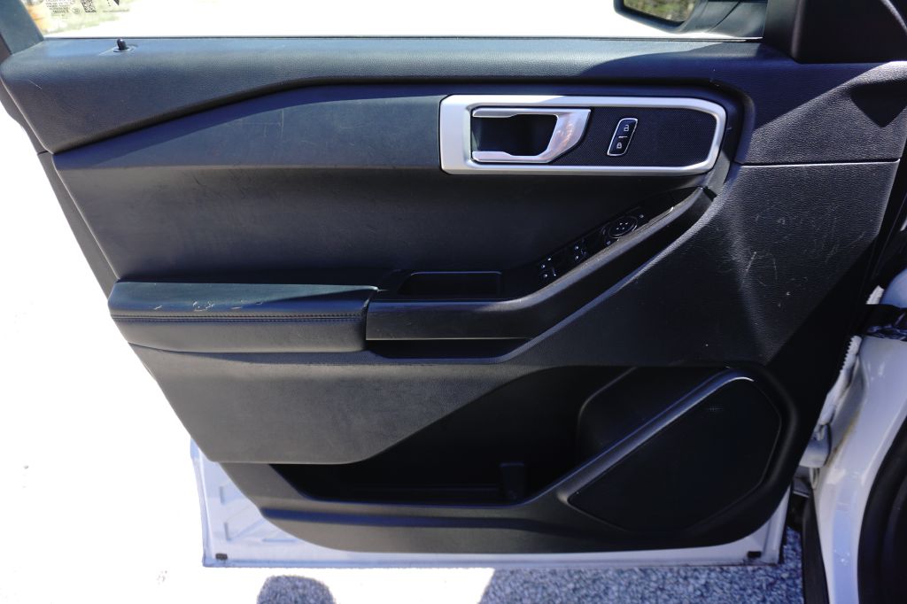 Photo 13 of this FORD EXPLORER