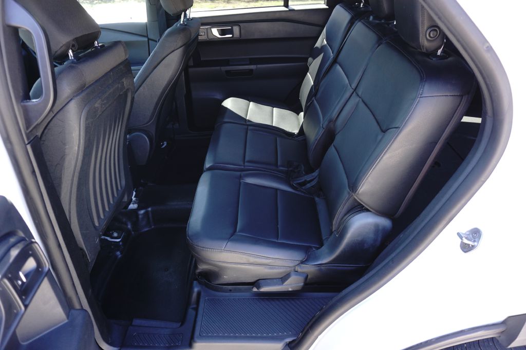 Photo 16 of this FORD EXPLORER