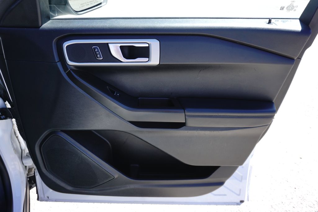 Photo 20 of this FORD EXPLORER