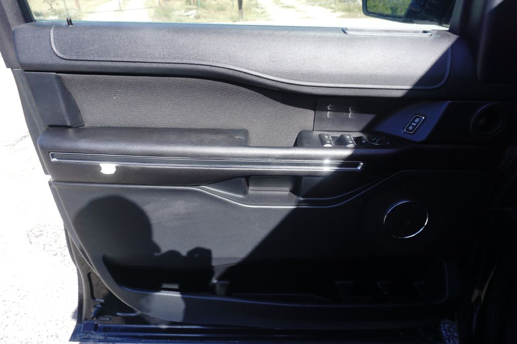 Photo 13 of this FORD EXPEDITION