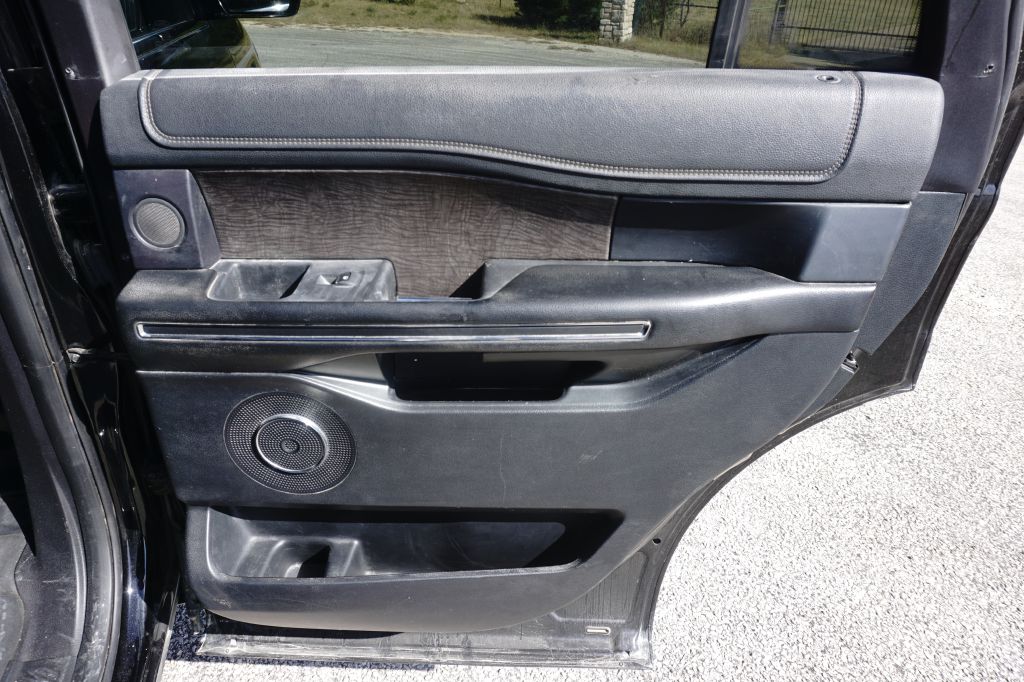 Photo 18 of this FORD EXPEDITION