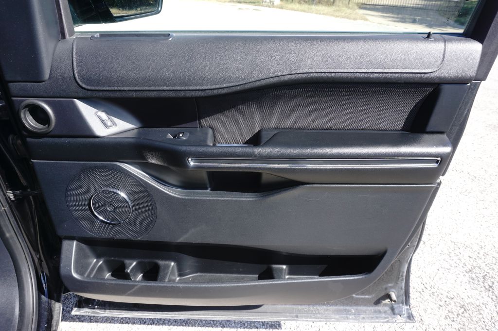 Photo 20 of this FORD EXPEDITION