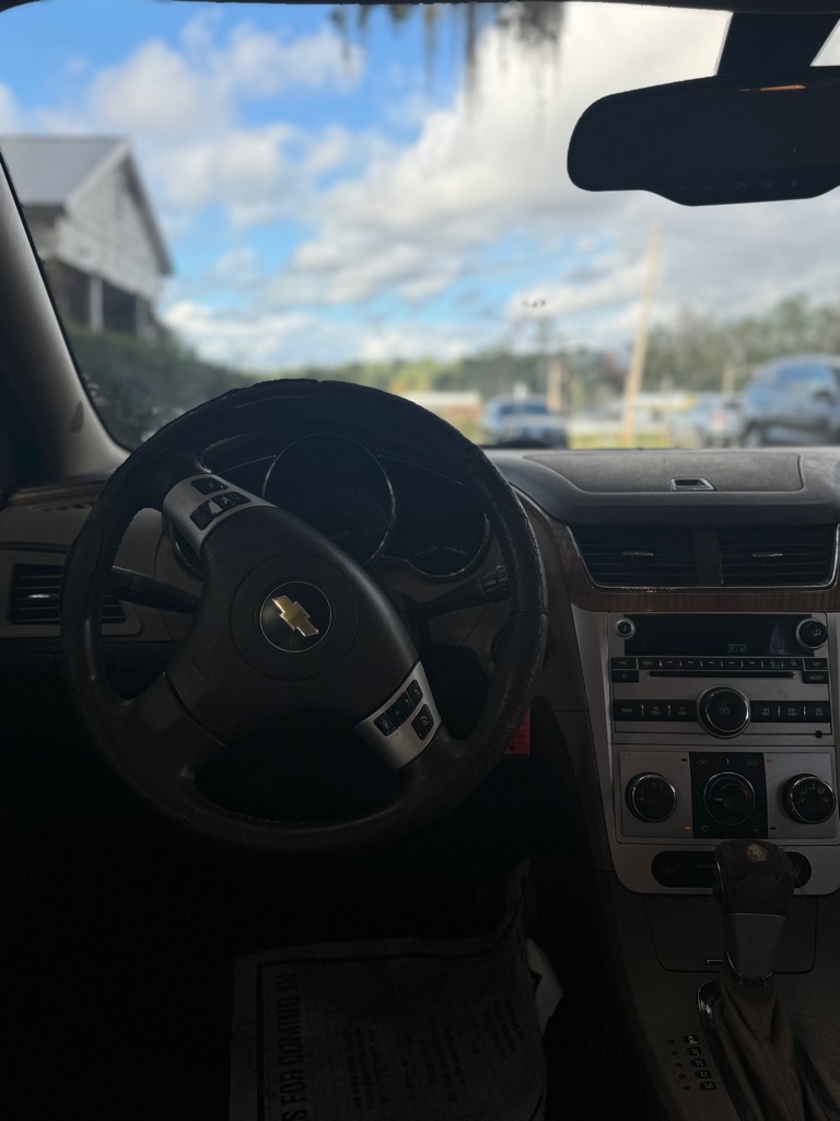 Photo 4 of this CHEVROLET MALIBU