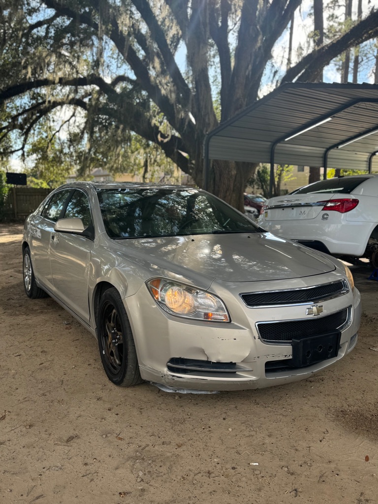 Photo 2 of this CHEVROLET MALIBU