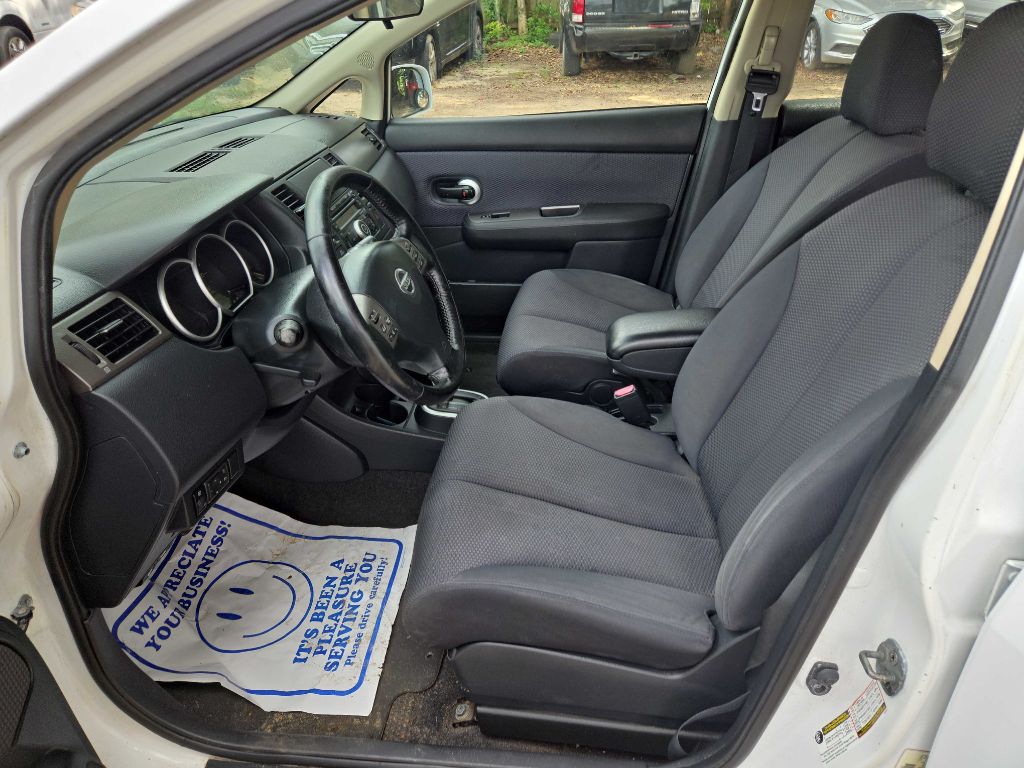 Photo 10 of this NISSAN VERSA